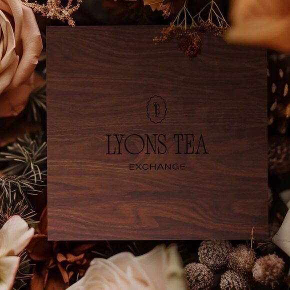 Lyons Tea Exchange Keepsake Box w:Bourbon Barrel Chai & Apple Cider Rooibos Teas - Picture 1 of 16